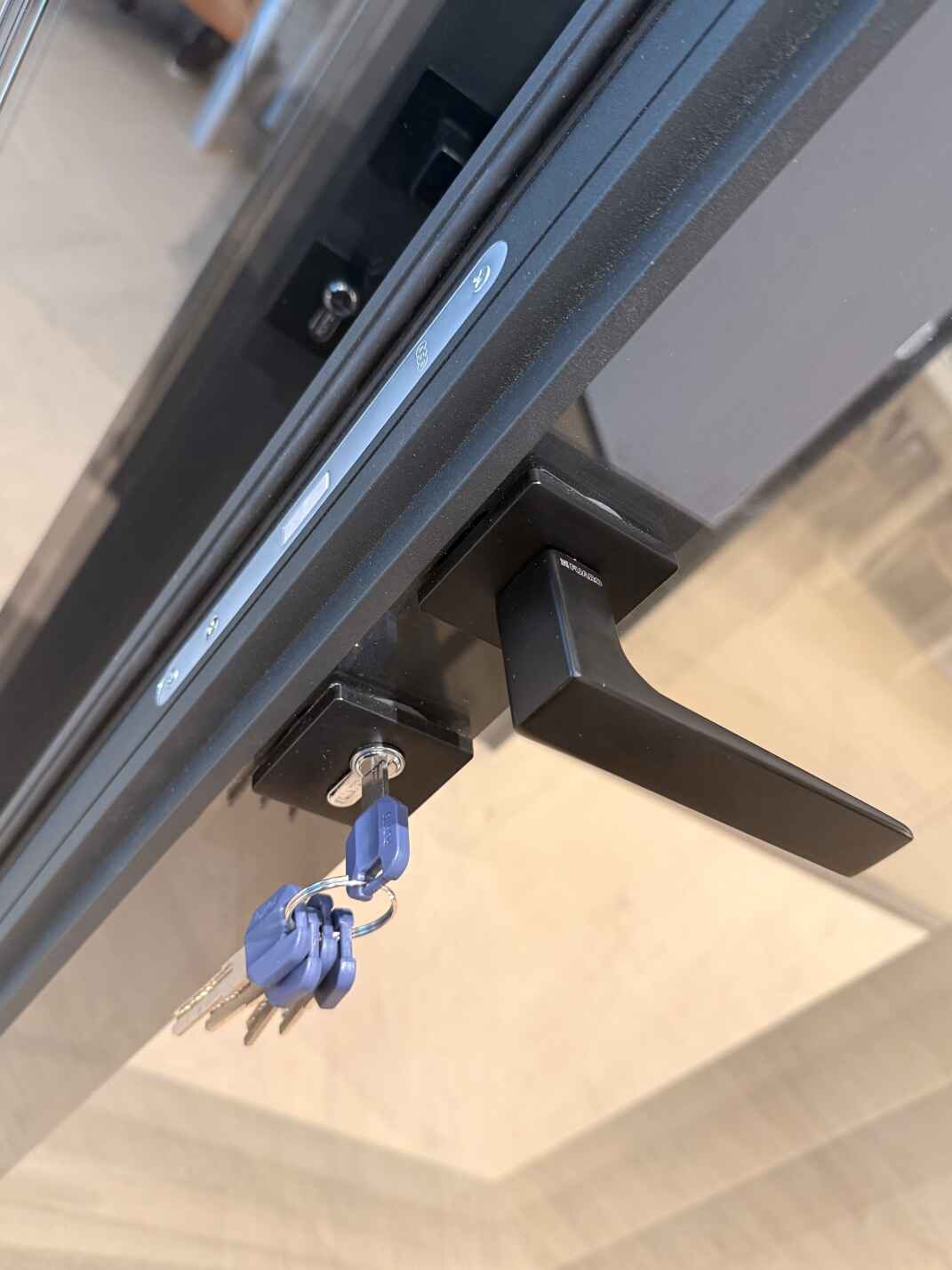 Ручка двери с замком