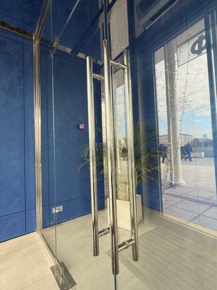 Маятниковые двери 