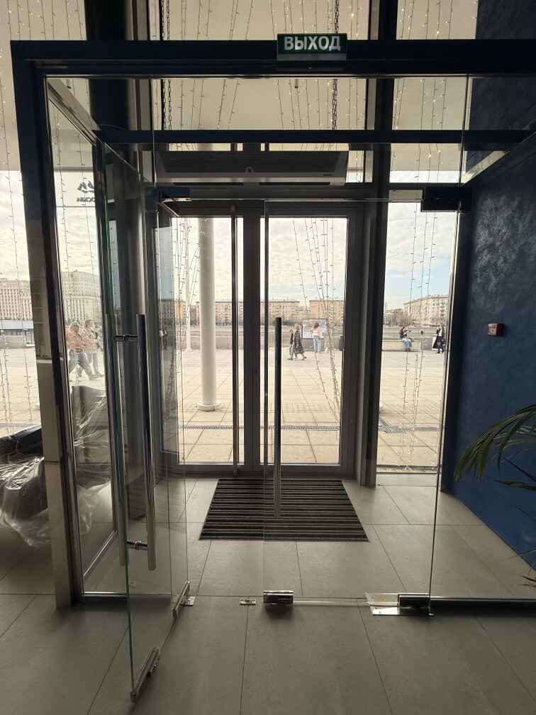 стеклянный тамбур