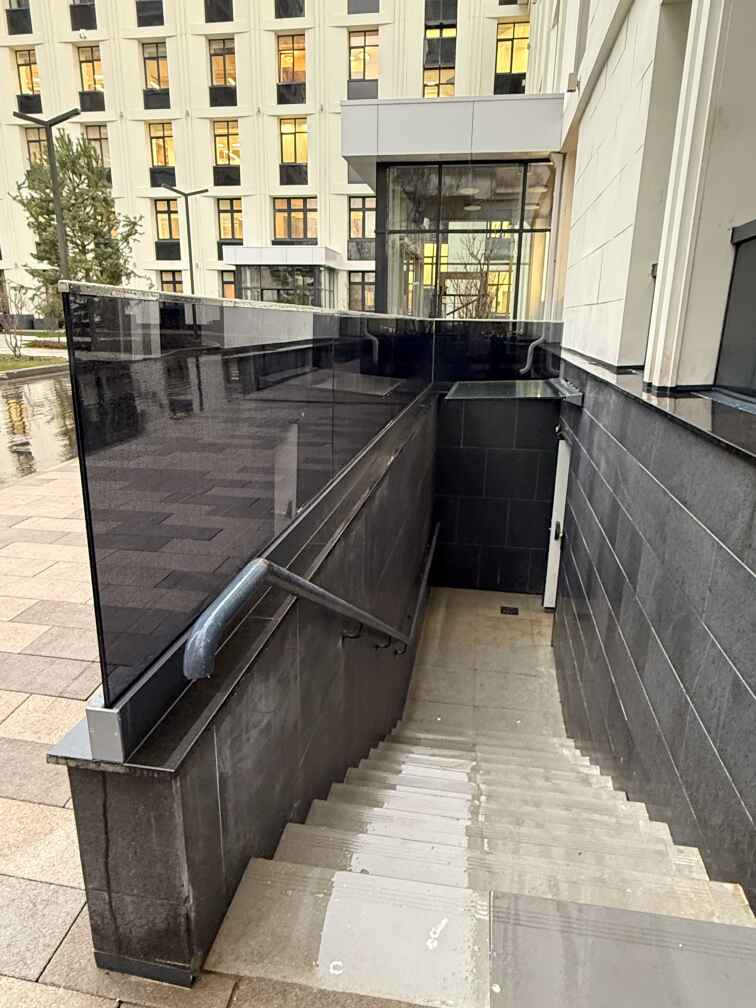 Стеклянные тонированные ограждения