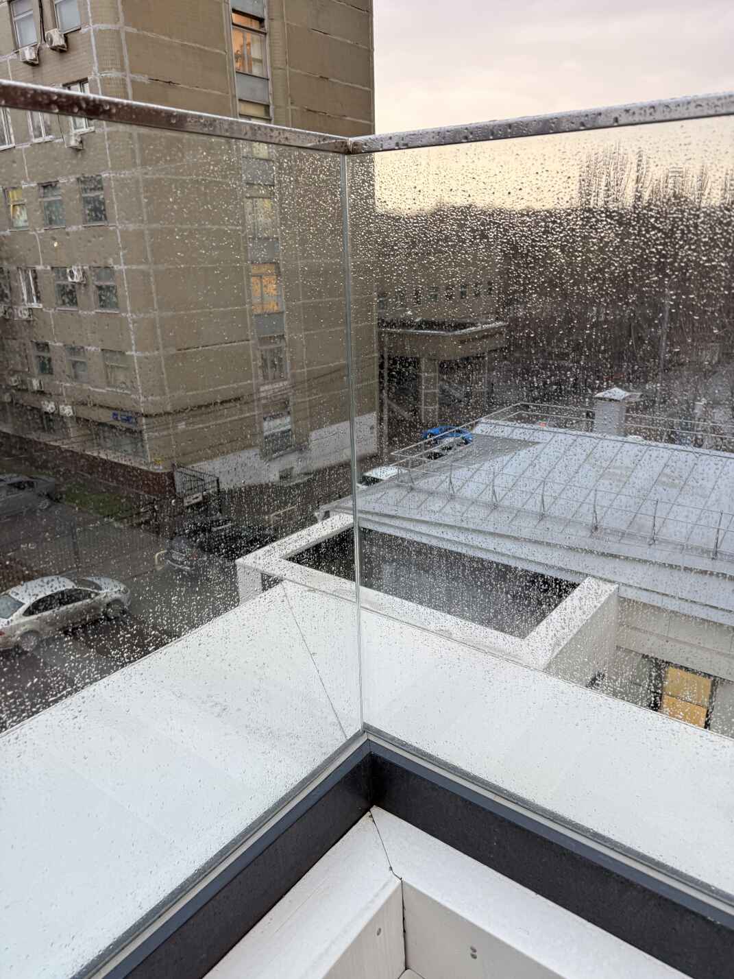 Стеклянные ограждения угол