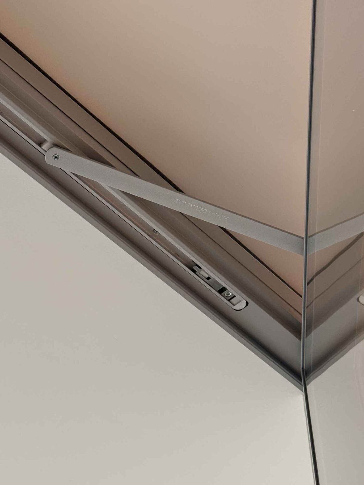 Скрытый доводчик