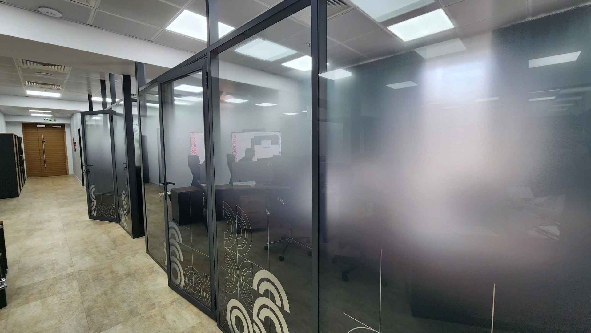 Каркасные перегородки и двери оклеенные декоративной плёнкой