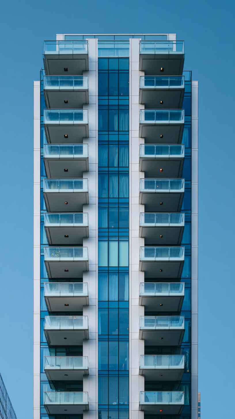 Стеклянные ограждения для балконов домов