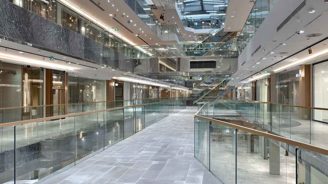 Стеклянные ограждения для атриума