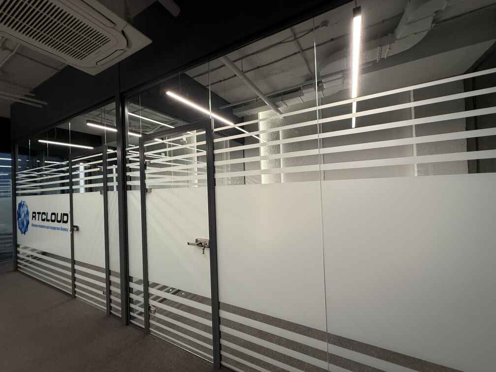 Цельностеклянные перегородки оклеенные плёнкой