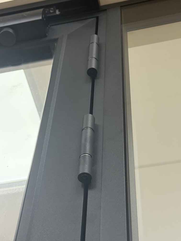 Петли дверей