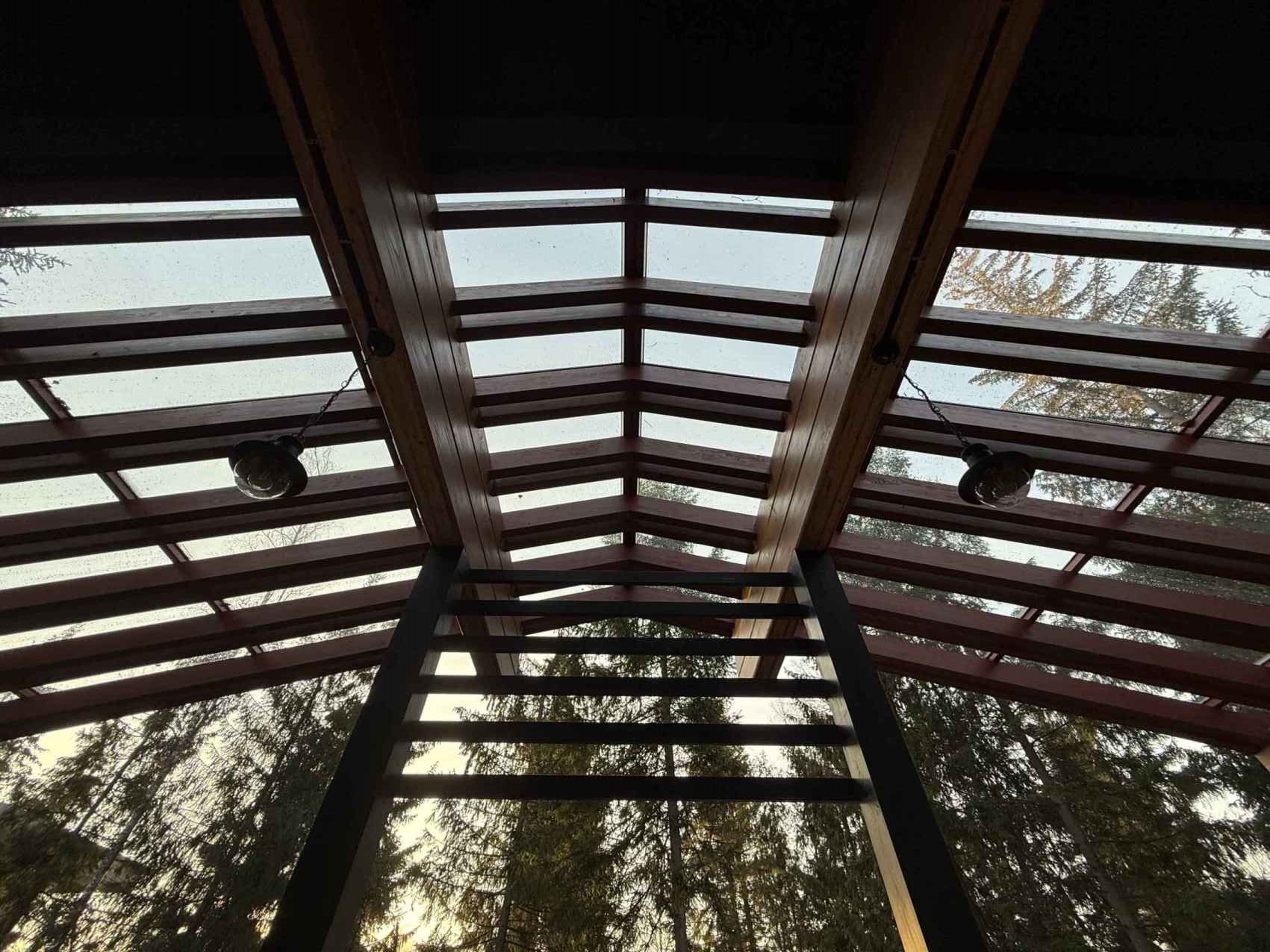 Крыша из стекла прозрачная