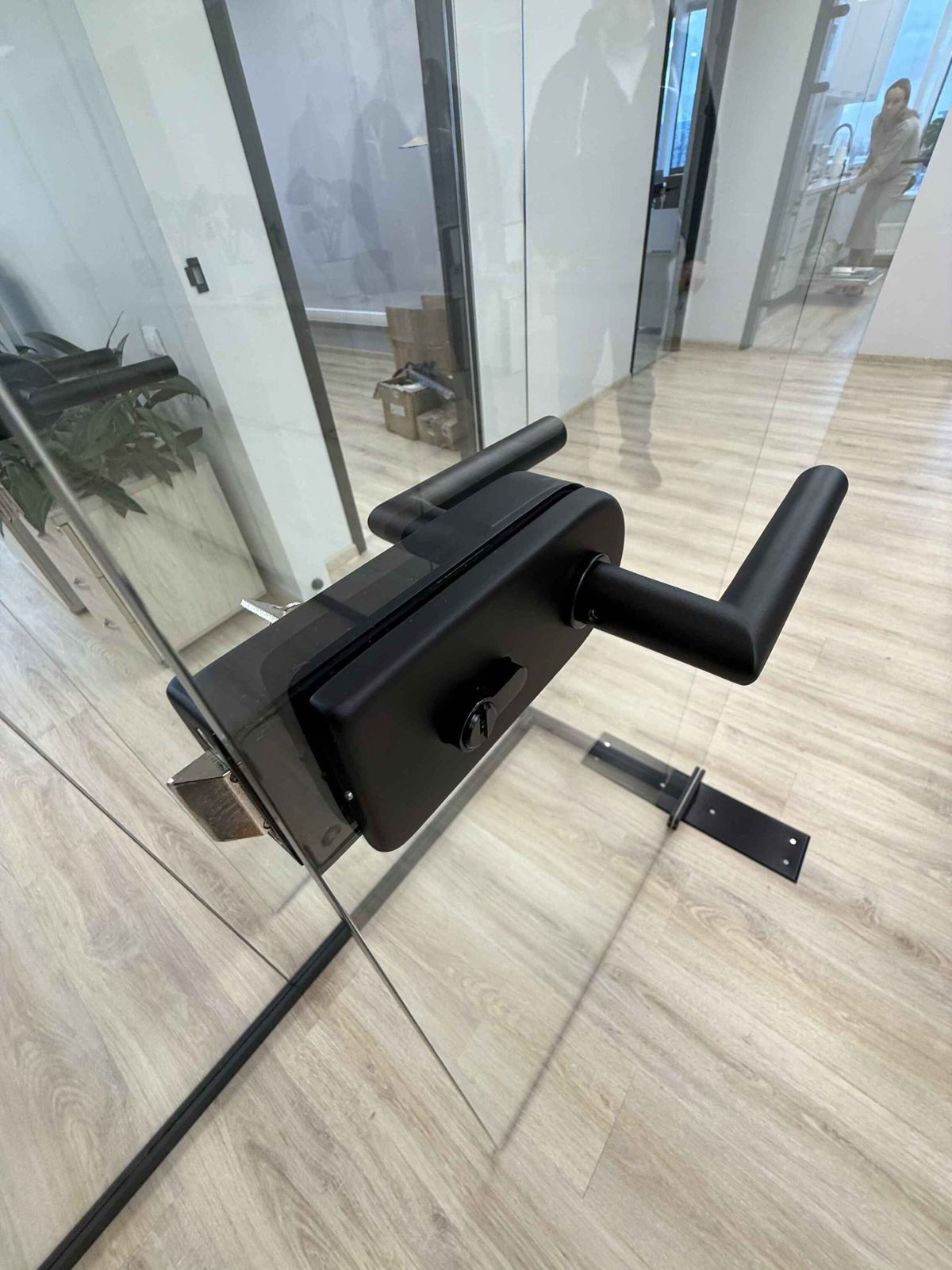 Ручки маятниковых дверей