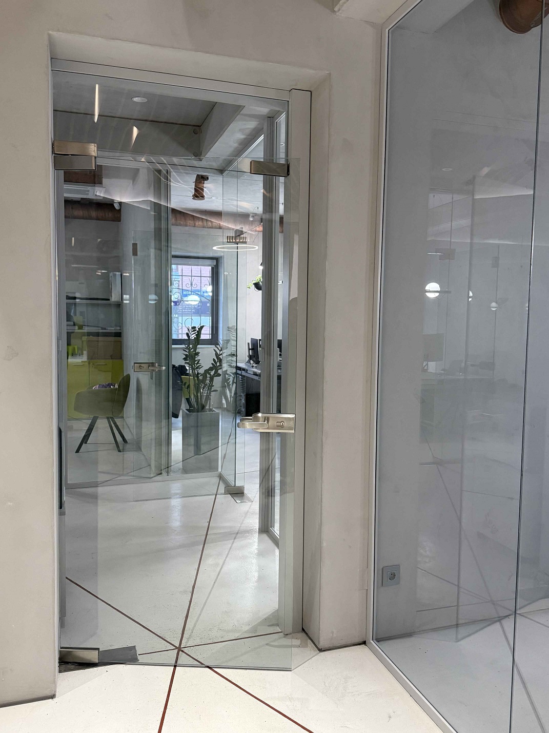 Стеклянные двери