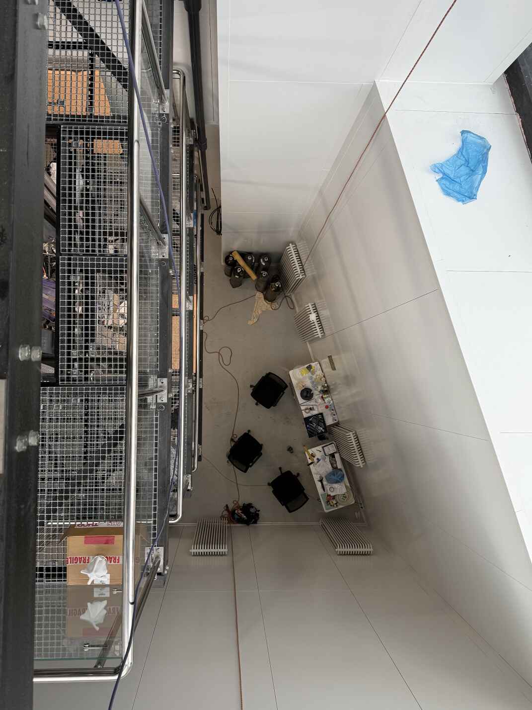 Ограждения лестничных пролётов из нержавейки и калёного стекла