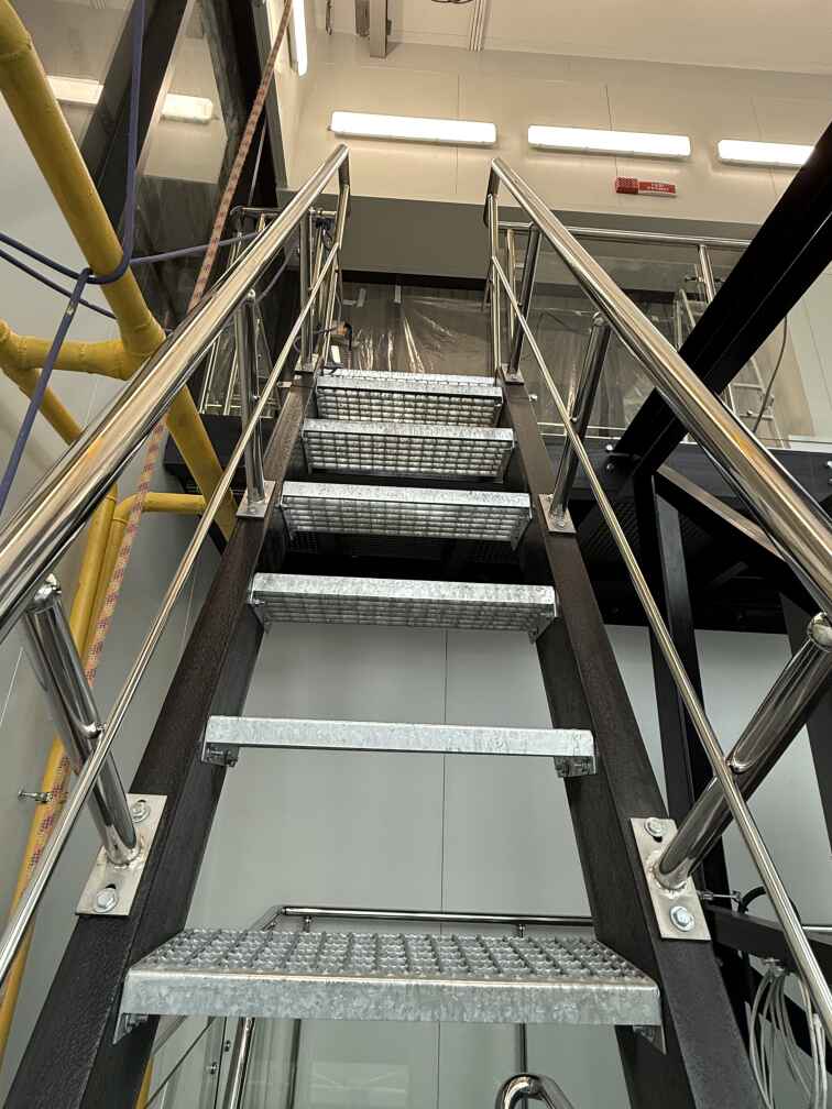 Лестничные ограждения из нержавейки и стекла