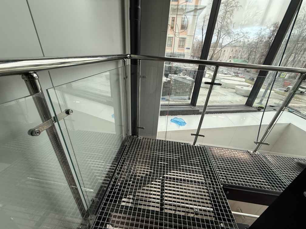 Ограждения из нержавейки и калёного стекла