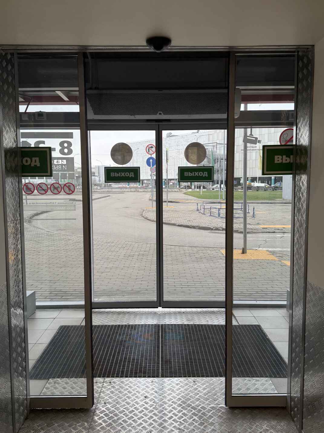 Раздвижные стеклянные двери