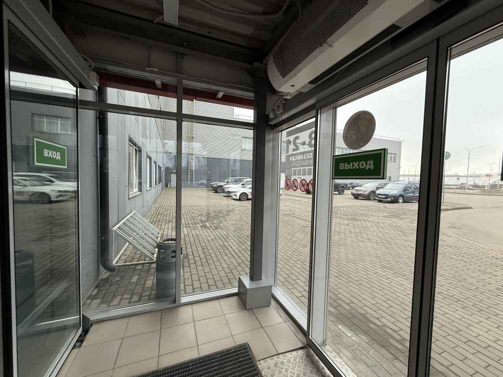 Входная группа с автоматическими раздвижными дверями