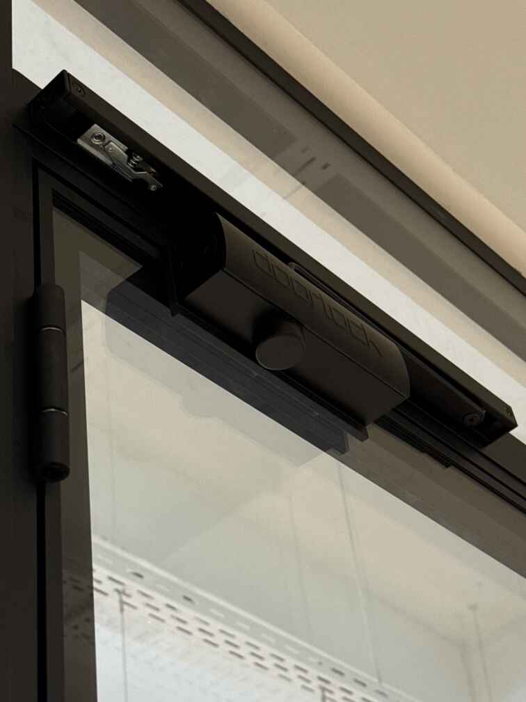 Доводчик двери