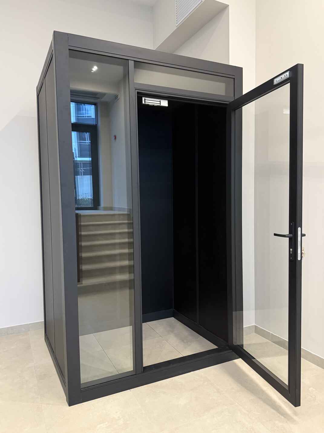 Шумоизоляционная кабина в кофейне