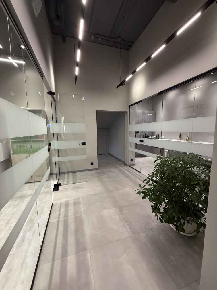 Цельностеклянные перегородки оклеенные плёнкой