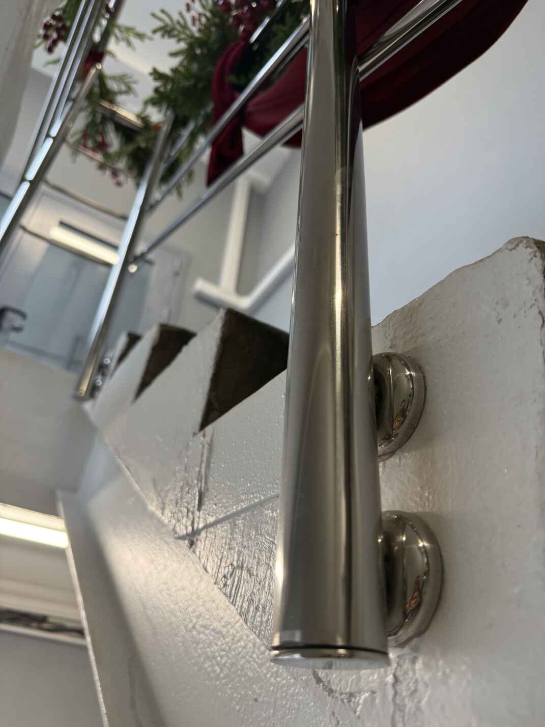 Крепления поручней