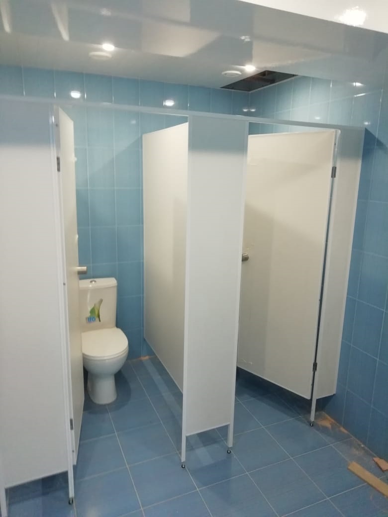 Туалетные кабины на несколько персон