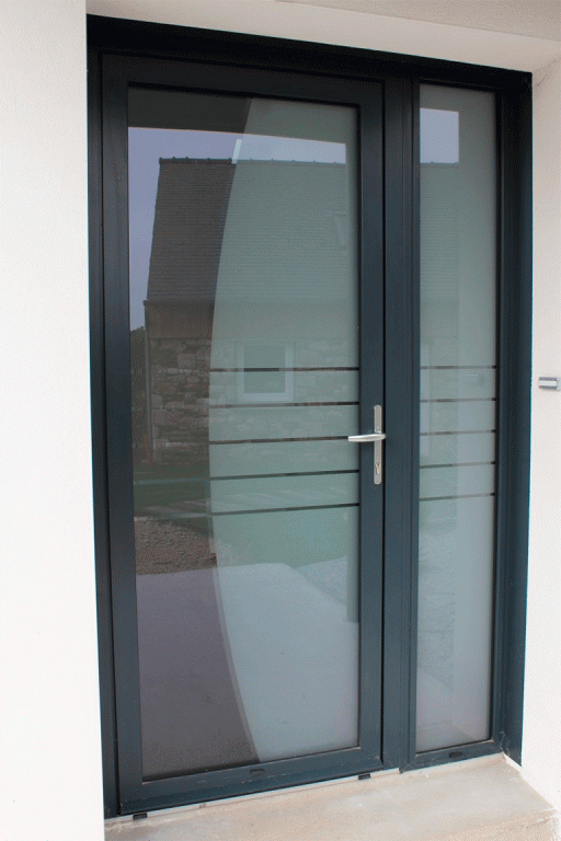 Уличные стеклянные двери от «Гласстрой»: удобно, современно,  элегантноУличные стеклянные двери от «Гласстрой»: удобно, современно,  элегантно